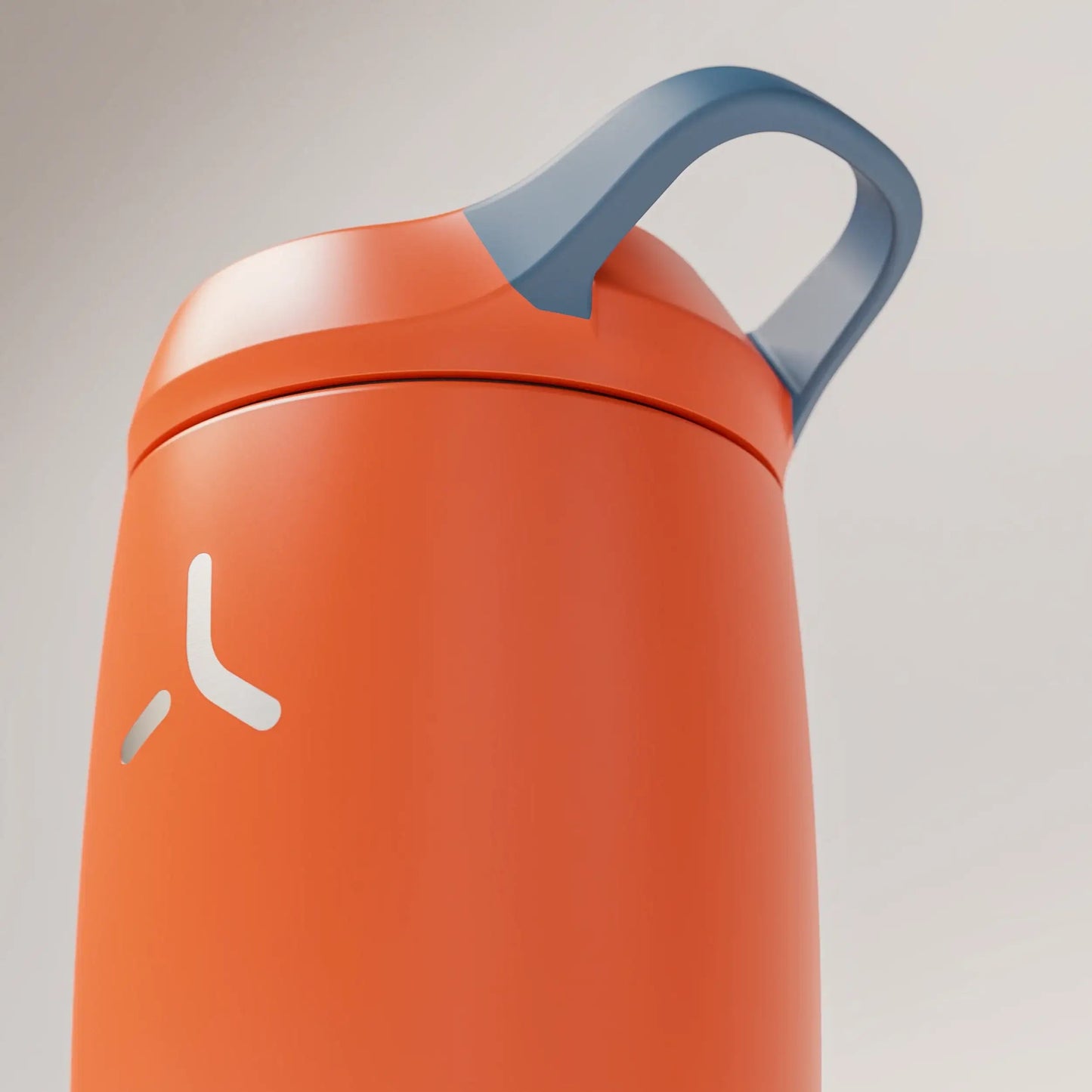 insulated-performance-shaker-bottle-p2 SHKR_18550_dwSS-S1.1_burntOrange_midnightBlue_1_4_xLowLoop_edit.png