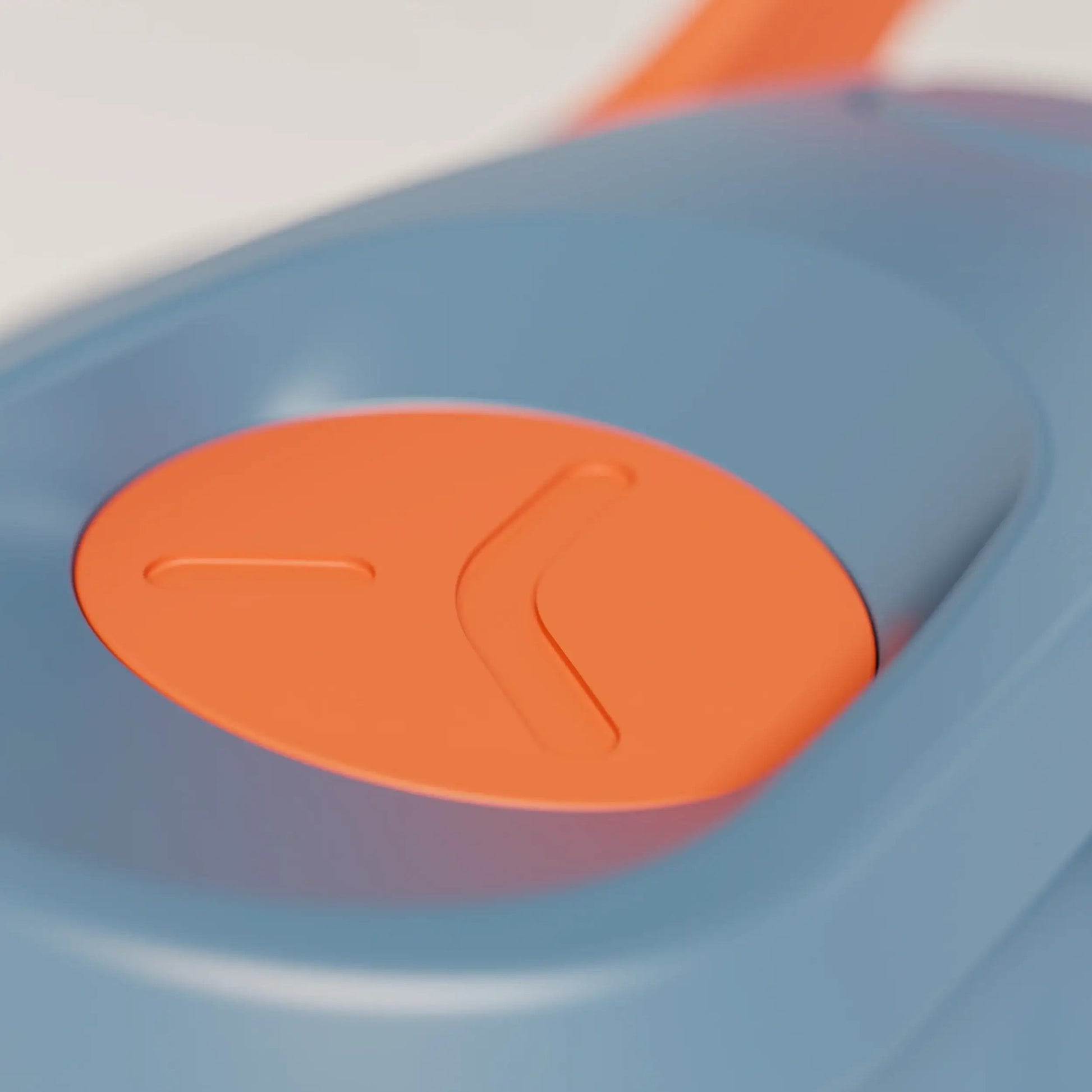 insulated-performance-shaker-bottle-x9 SHKR_18550_dwSS-S1.1_midnightBlue_burntOrange_1_11_xInsertCloseup_edit.png