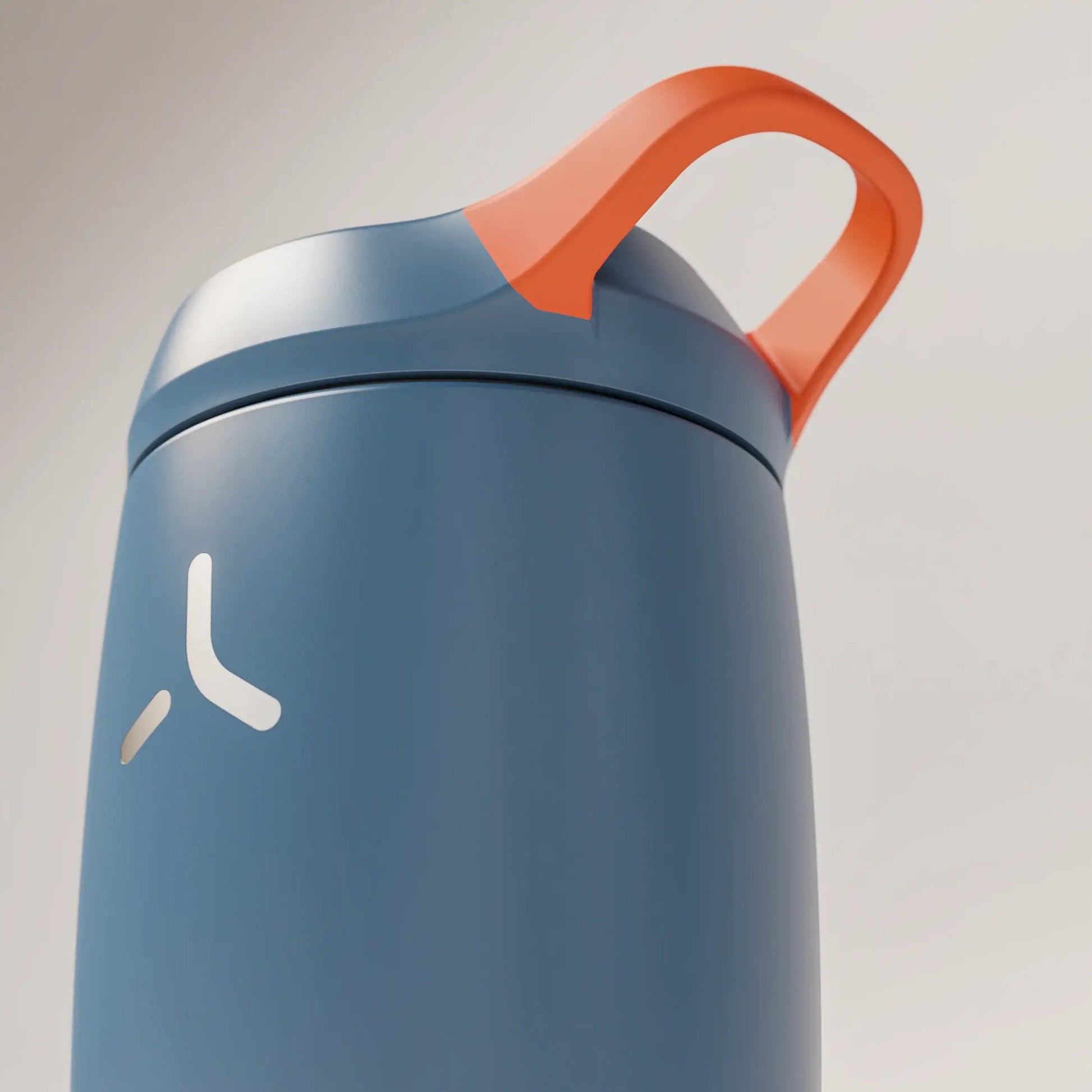 insulated-performance-shaker-bottle-p2 SHKR_18550_dwSS-S1.1_midnightBlue_burntOrange_1_4_xLowLoop_edit.png