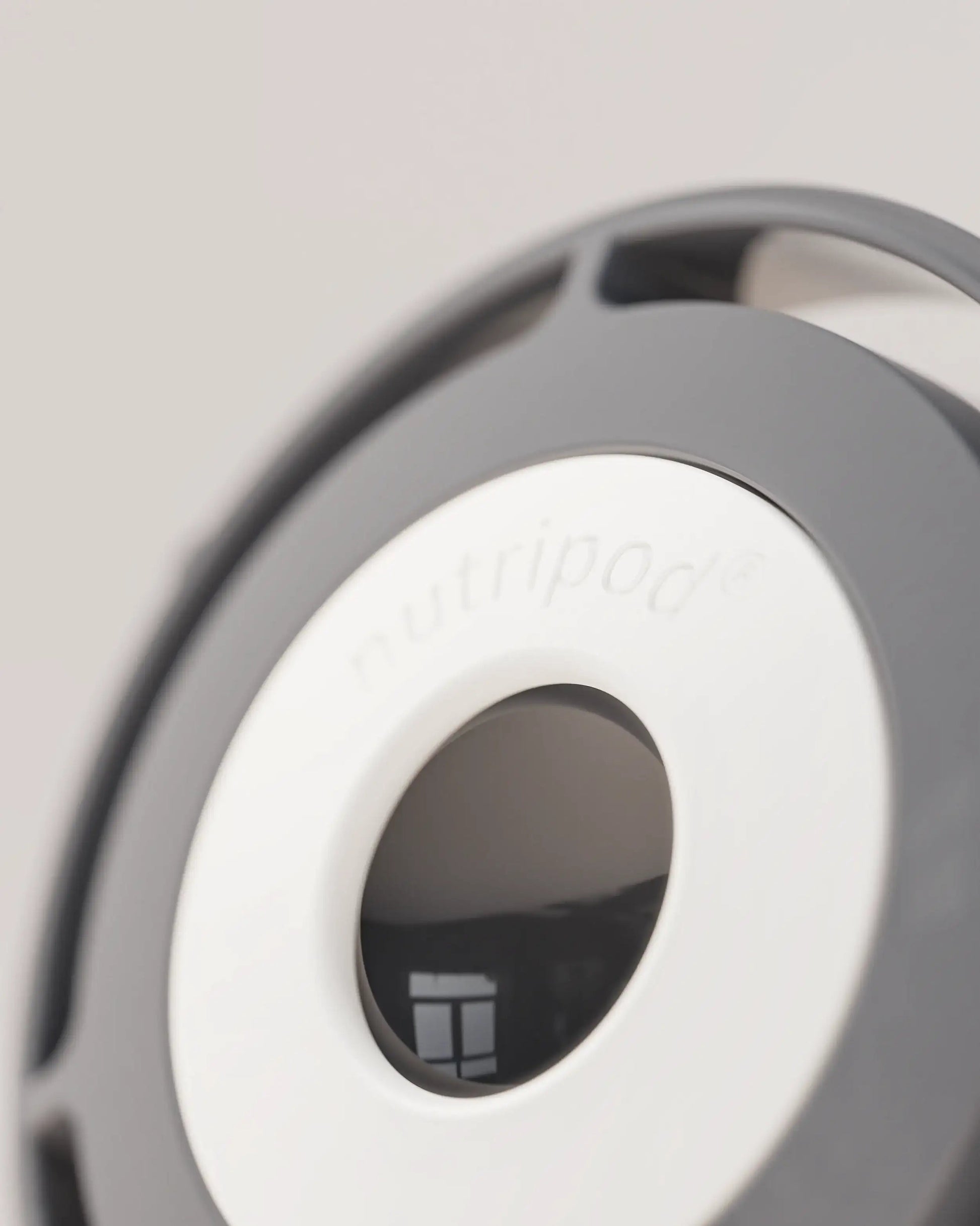 stainless-steel-electric-shaker-bottle-n4 VM_LiPo_3.5-700_v1_stainlessSteel_4x5_4_3_nutripod_EDIT.png